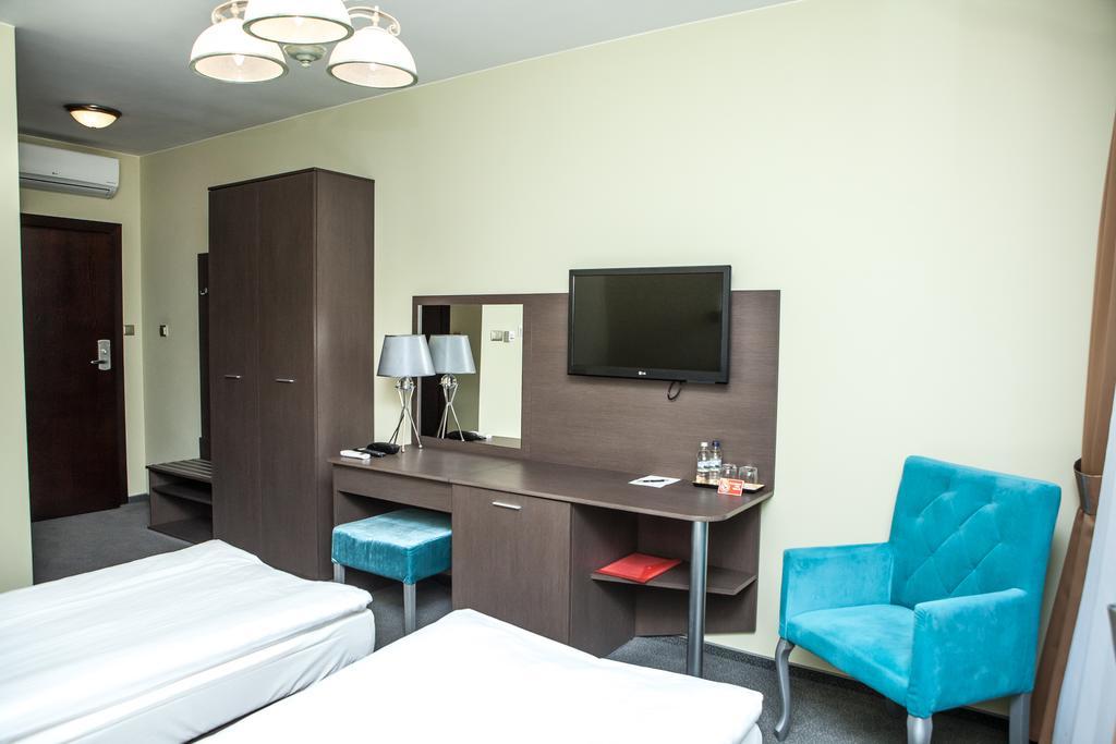 Hotel Sokolowska Airport Modlin Nowy Dwor Mazowiecki Phòng bức ảnh