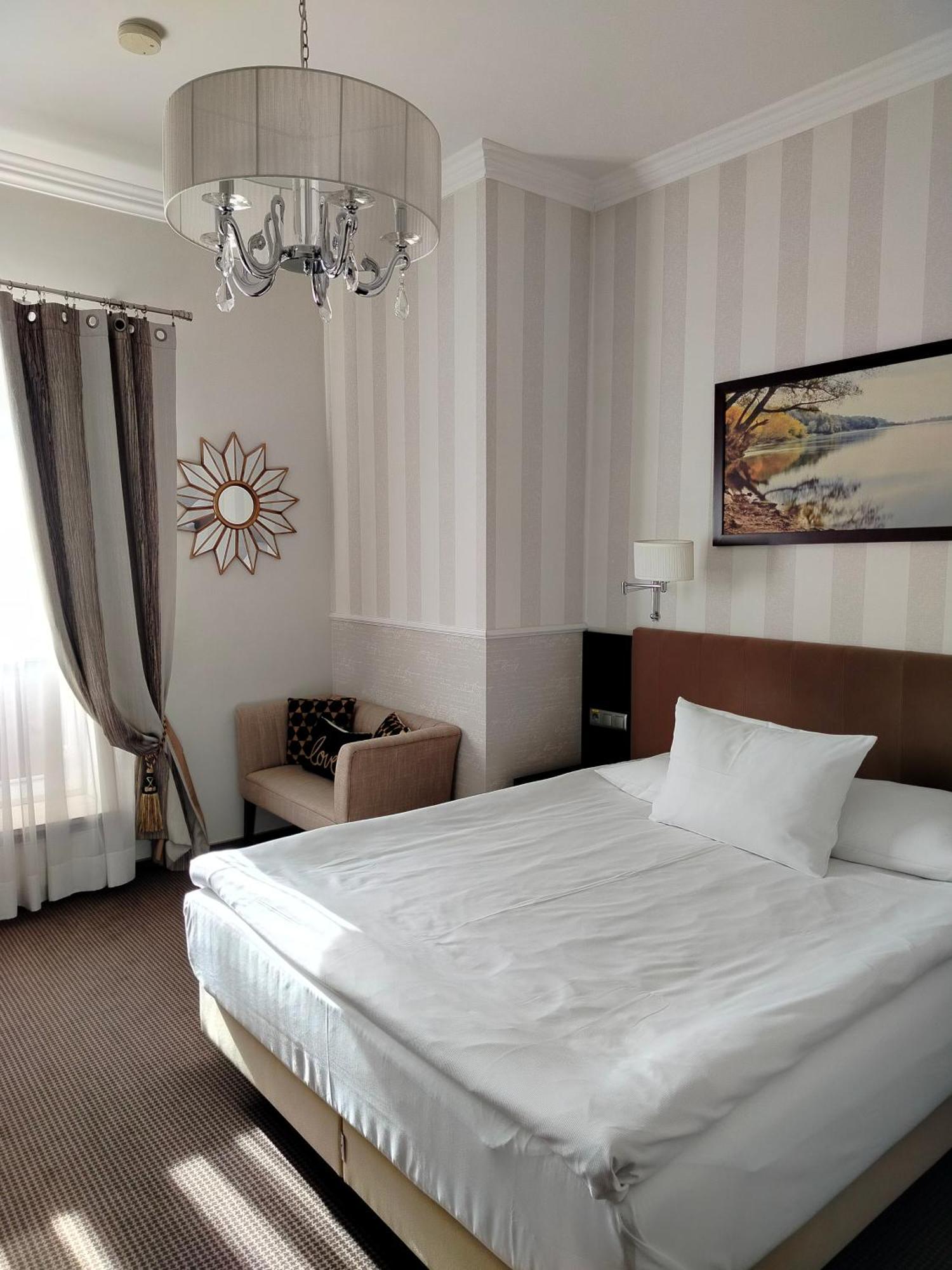 Hotel Sokolowska Airport Modlin Nowy Dwor Mazowiecki Phòng bức ảnh