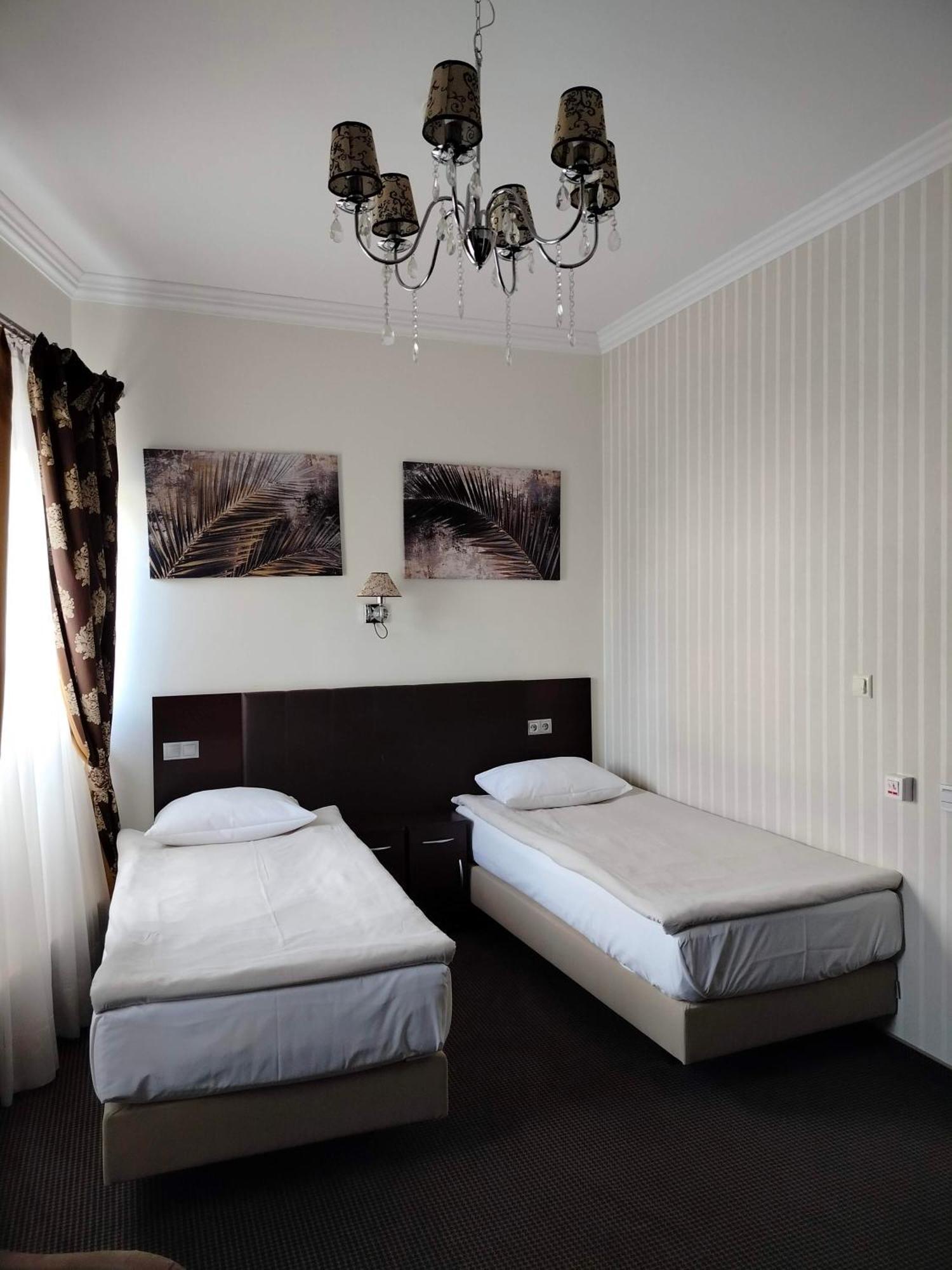 Hotel Sokolowska Airport Modlin Nowy Dwor Mazowiecki Ngoại thất bức ảnh