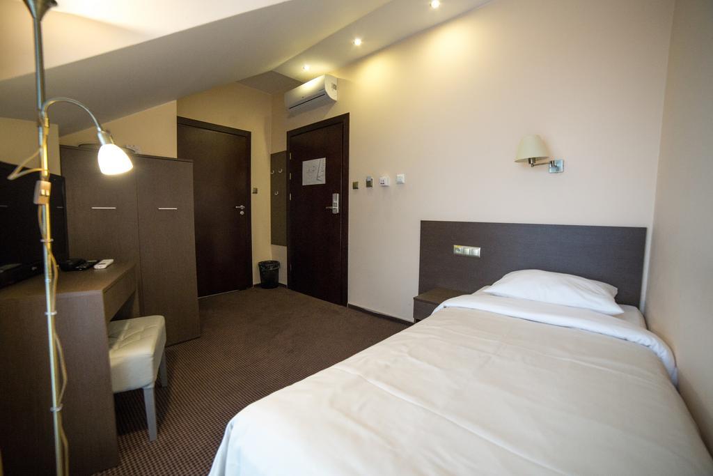 Hotel Sokolowska Airport Modlin Nowy Dwor Mazowiecki Ngoại thất bức ảnh