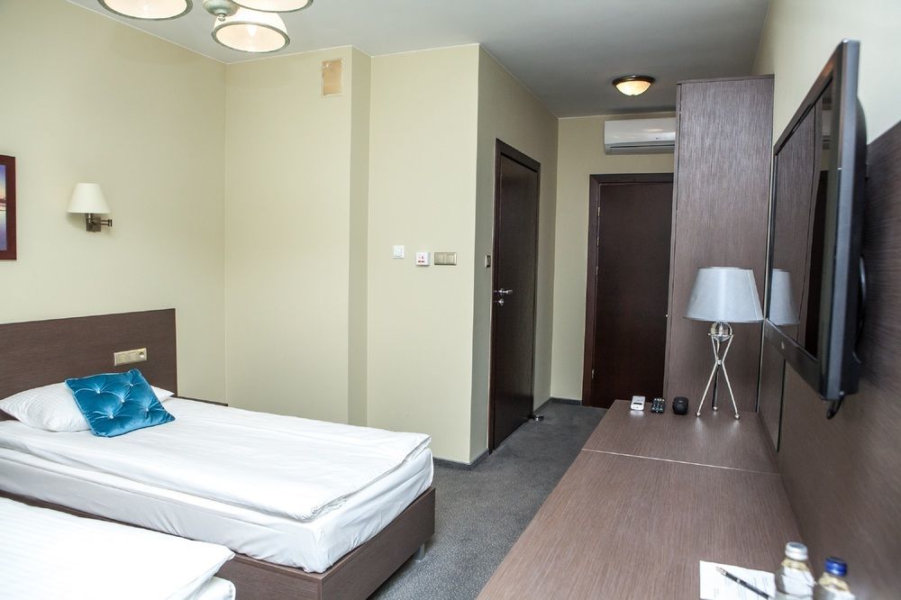 Hotel Sokolowska Airport Modlin Nowy Dwor Mazowiecki Ngoại thất bức ảnh