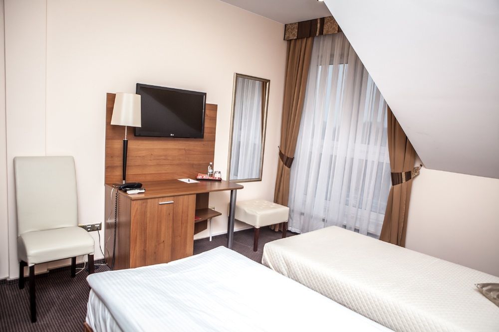 Hotel Sokolowska Airport Modlin Nowy Dwor Mazowiecki Ngoại thất bức ảnh